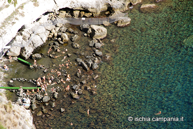 La Baia di Sorgeto e… la discesa al paradiso