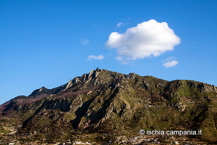 Monte Epomeo, il gigante buono dell’isola d’Ischia