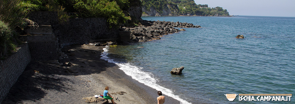 Spiaggia degli Inglesi. A due passi dal porto di Ischia