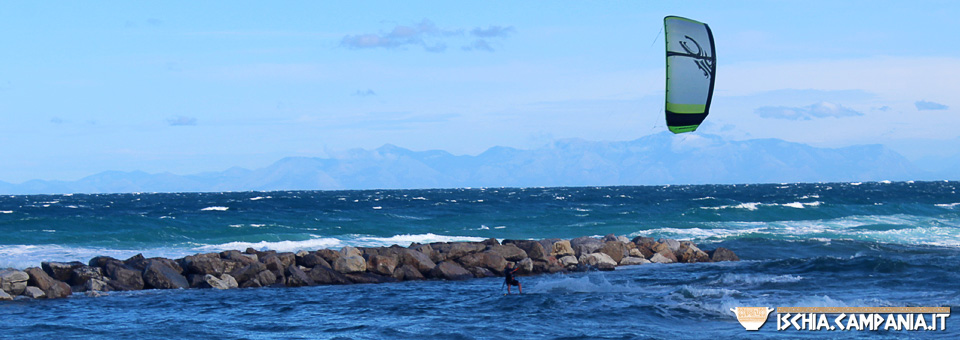 Lo spettacolo del kitesurf a Ischia