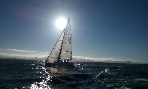 La Vesuvio Race, regata in cui si costeggiano a vela Ischia, Procida e Capri